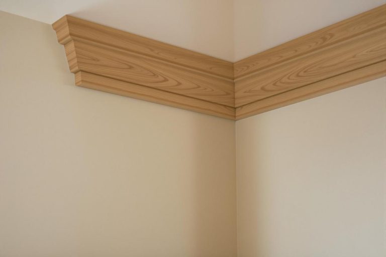 Baguette d'angle bois 40x40 pour finitions parfaites.jpg