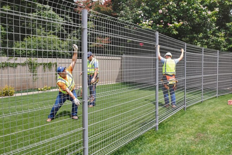 Cale pose grillage rigide : astuces et conseils pratiques.jpg