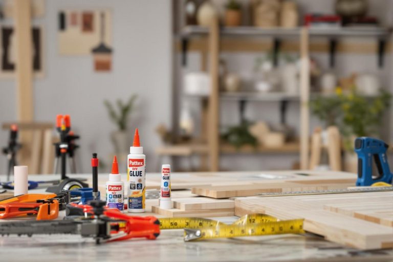 Pattex ni clou ni vis : guide pour bricoler sans percer.jpg