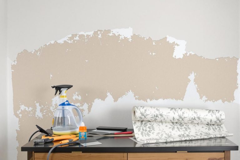 Produit efficace pour décoller le papier peint facilement.jpg